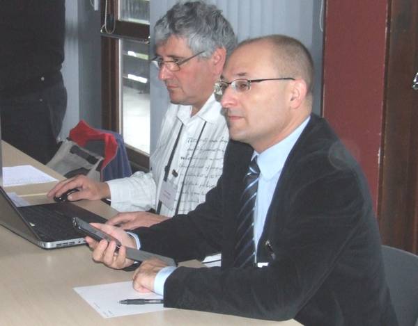 2 membres du comité de réaction